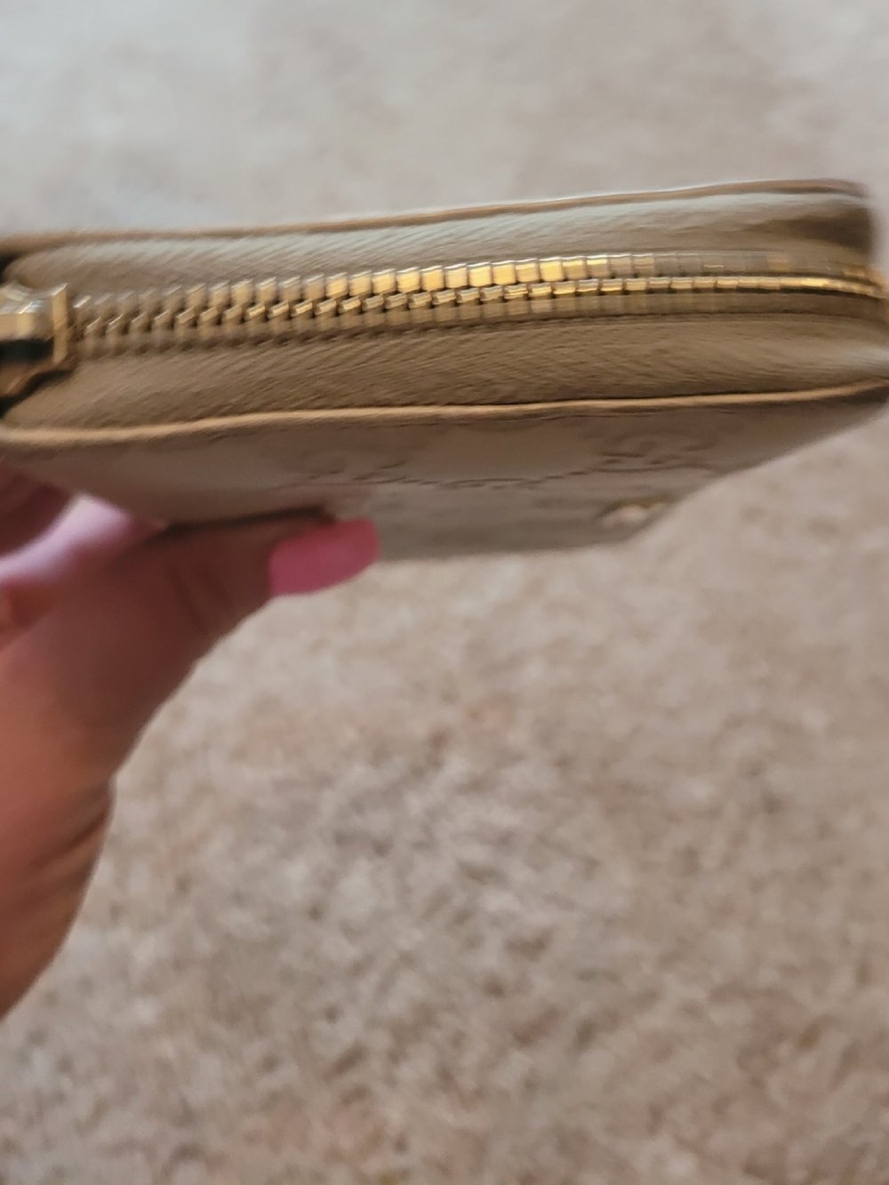 Gucci Beige Guccissima Leather
Zip-Around Wallet - Picture 5 of 15